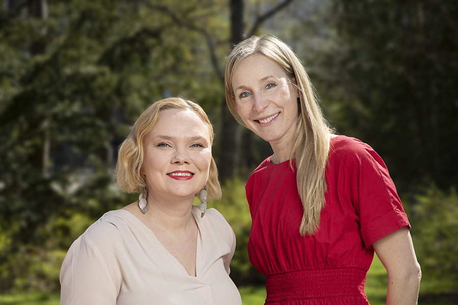 Fennian viestintäjohtaja Anne Perälä ja HelsinkiMission varainhankintapäällikkö Niina Frösén
